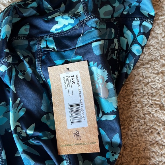 COPY - Legendary Whitetails Women’s Trail Blazer Leggings - Flower Camo- Size M… - Picture 9 of 9